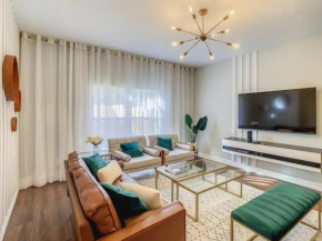 Last Minute Disney Getaway! Private Pool, Hot Tub & Games Room. Book Now! #81803